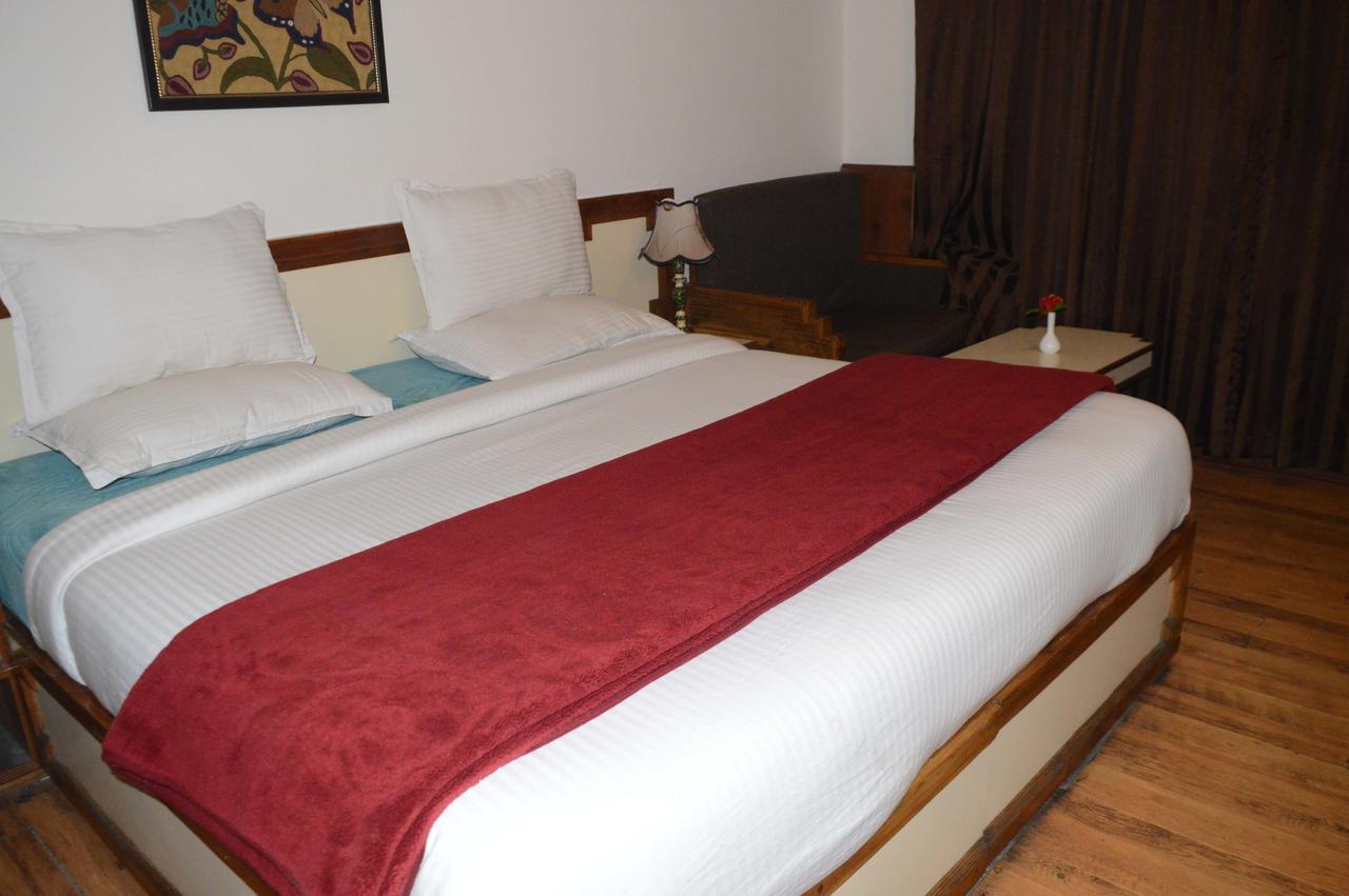 Srīnagar Standard Hotel And Resturant מראה חיצוני תמונה