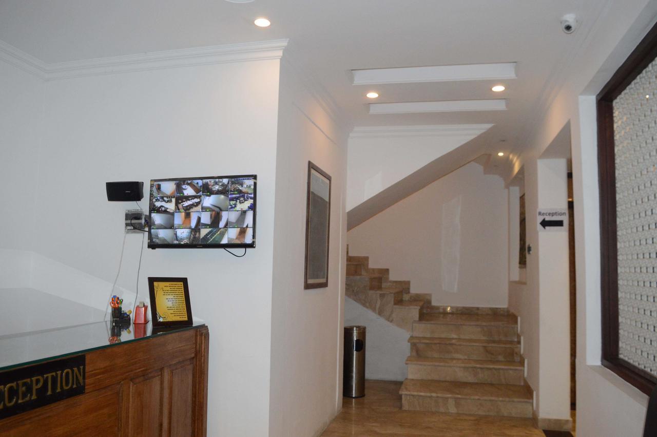Srīnagar Standard Hotel And Resturant מראה חיצוני תמונה