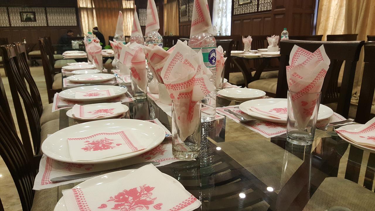 Srīnagar Standard Hotel And Resturant מראה חיצוני תמונה