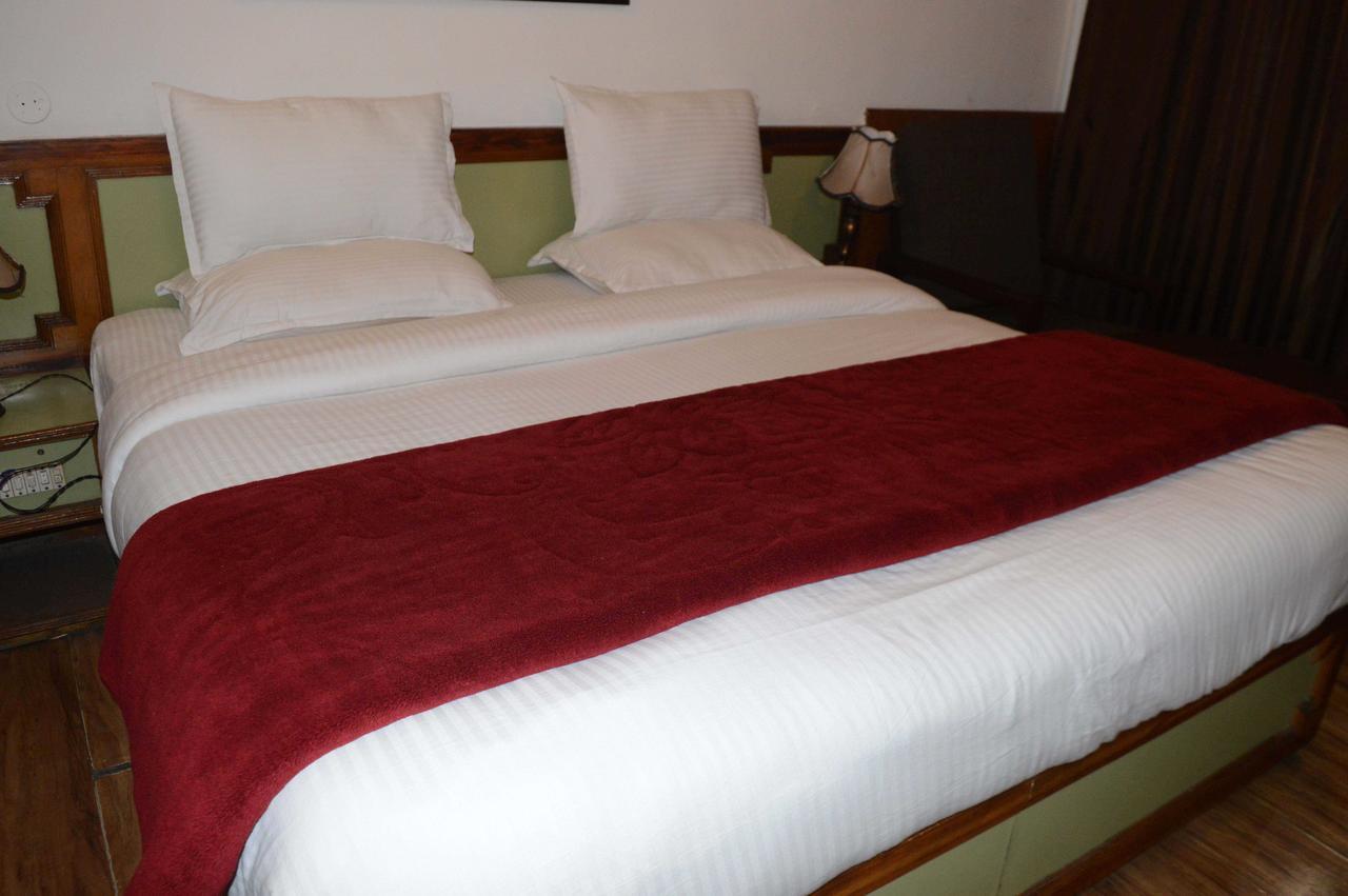 Srīnagar Standard Hotel And Resturant מראה חיצוני תמונה