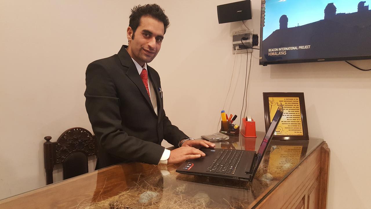 Srīnagar Standard Hotel And Resturant מראה חיצוני תמונה