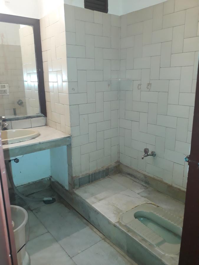 Srīnagar Standard Hotel And Resturant מראה חיצוני תמונה