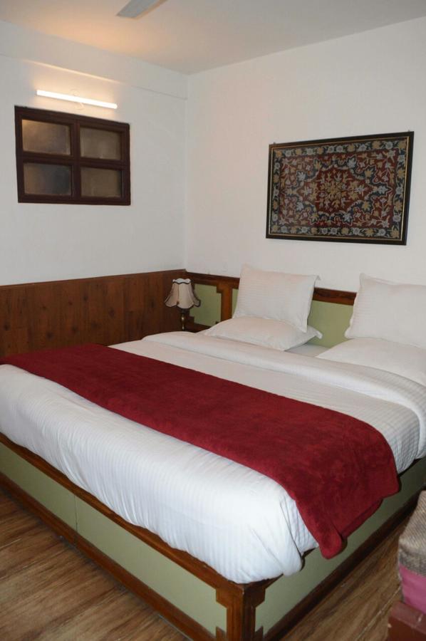Srīnagar Standard Hotel And Resturant מראה חיצוני תמונה