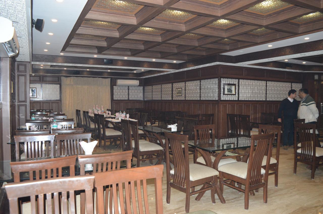 Srīnagar Standard Hotel And Resturant מראה חיצוני תמונה