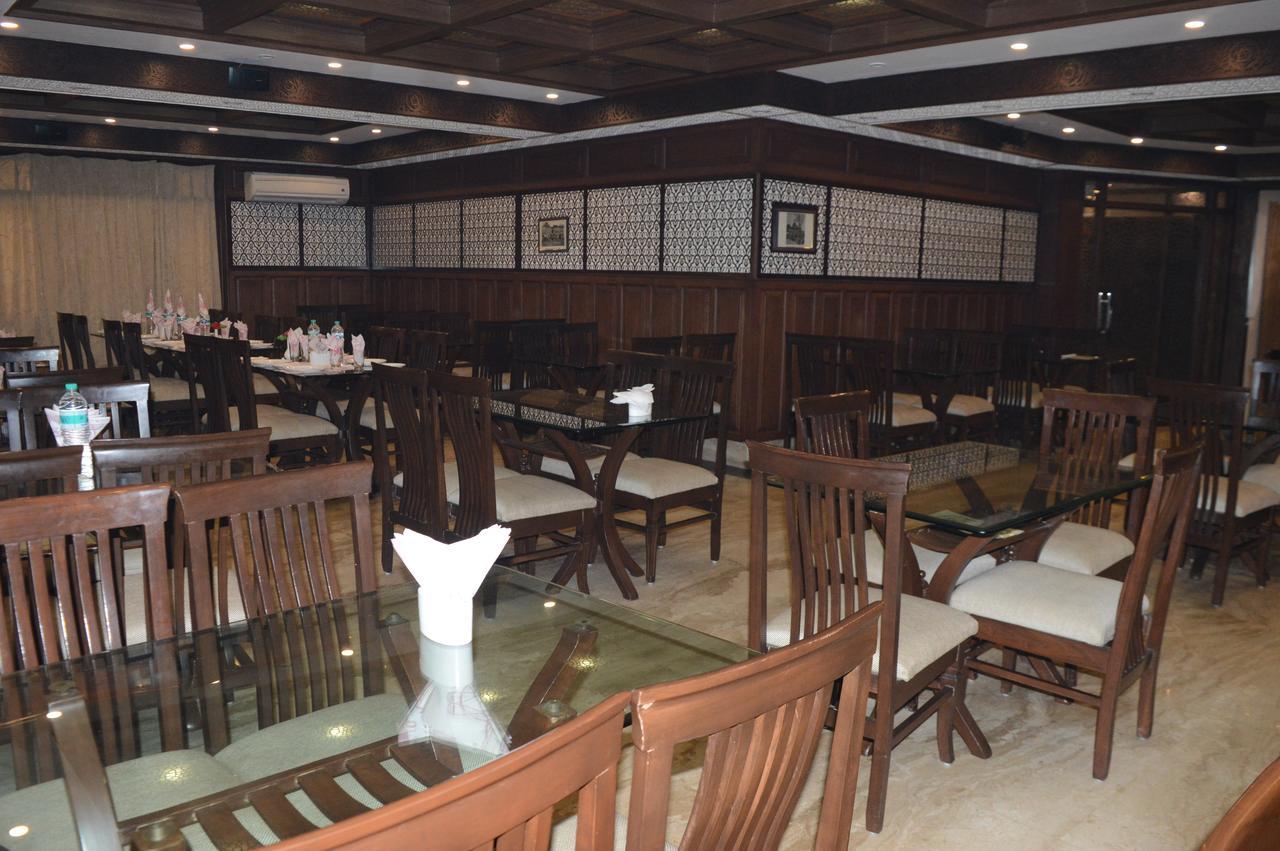 Srīnagar Standard Hotel And Resturant מראה חיצוני תמונה