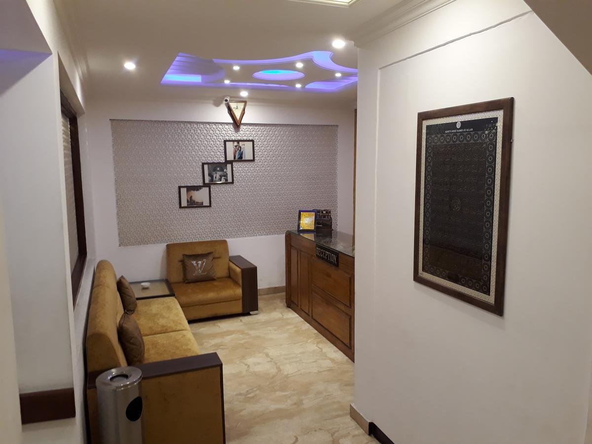 Srīnagar Standard Hotel And Resturant מראה חיצוני תמונה