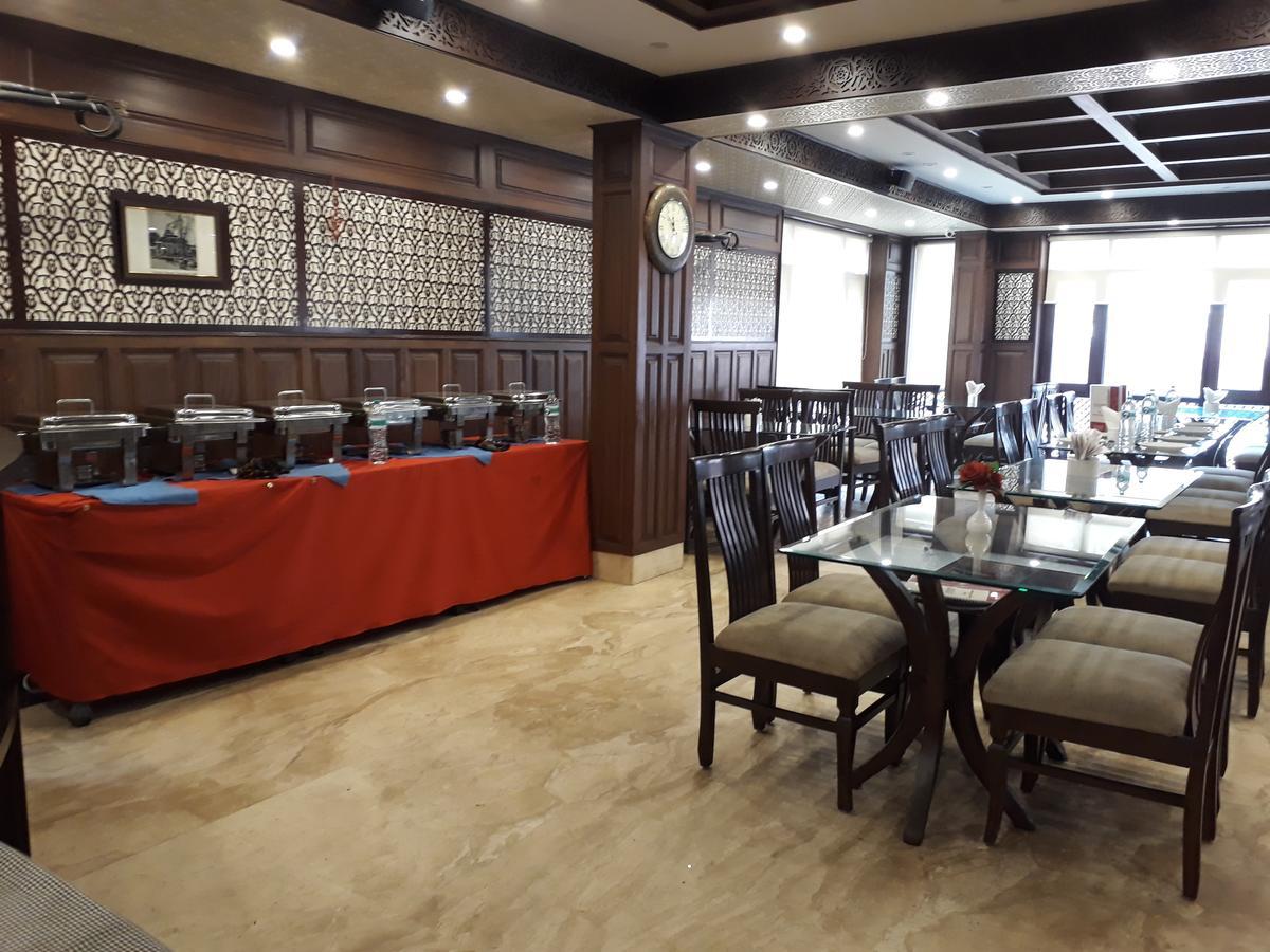 Srīnagar Standard Hotel And Resturant מראה חיצוני תמונה