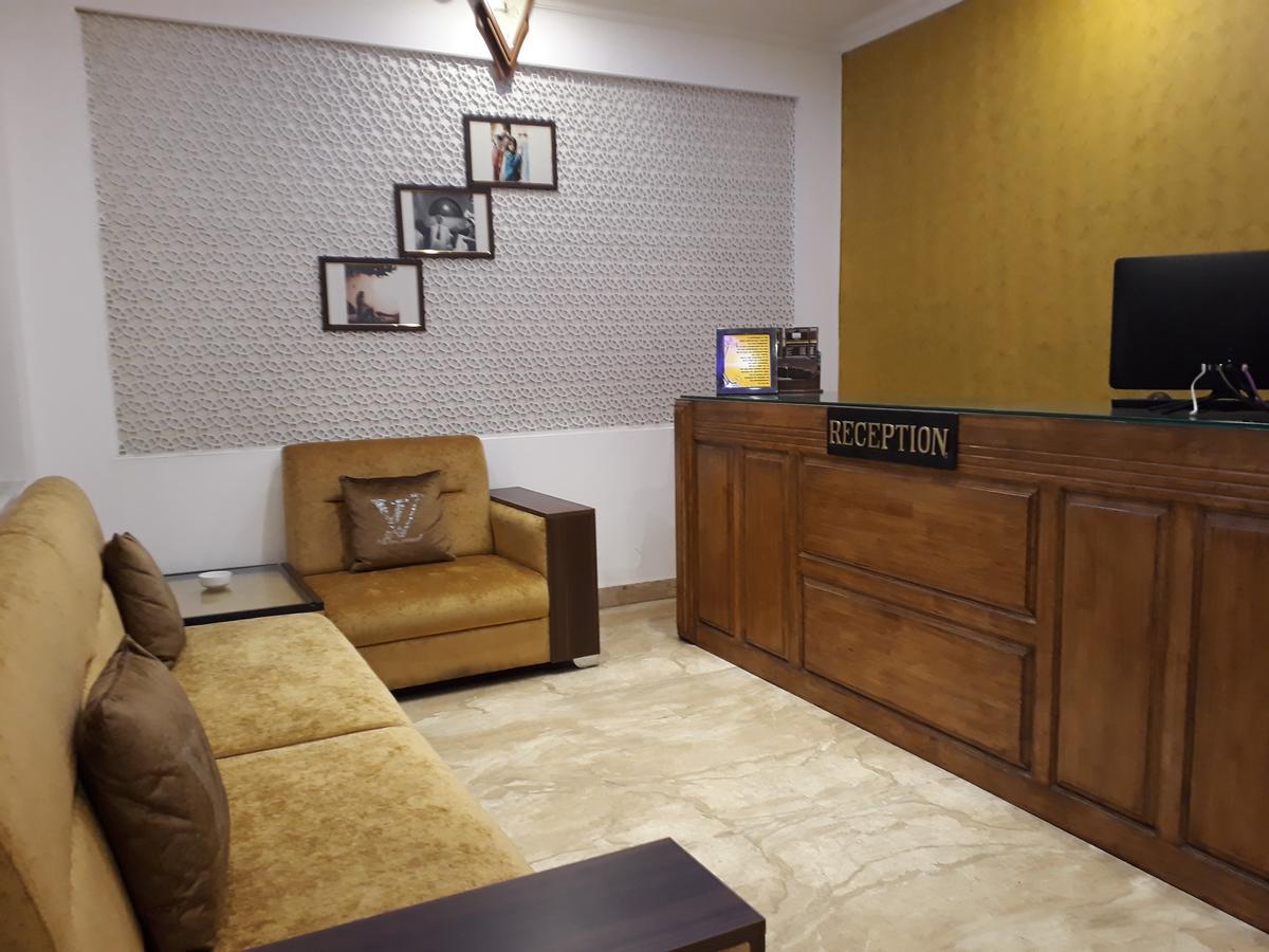 Srīnagar Standard Hotel And Resturant מראה חיצוני תמונה