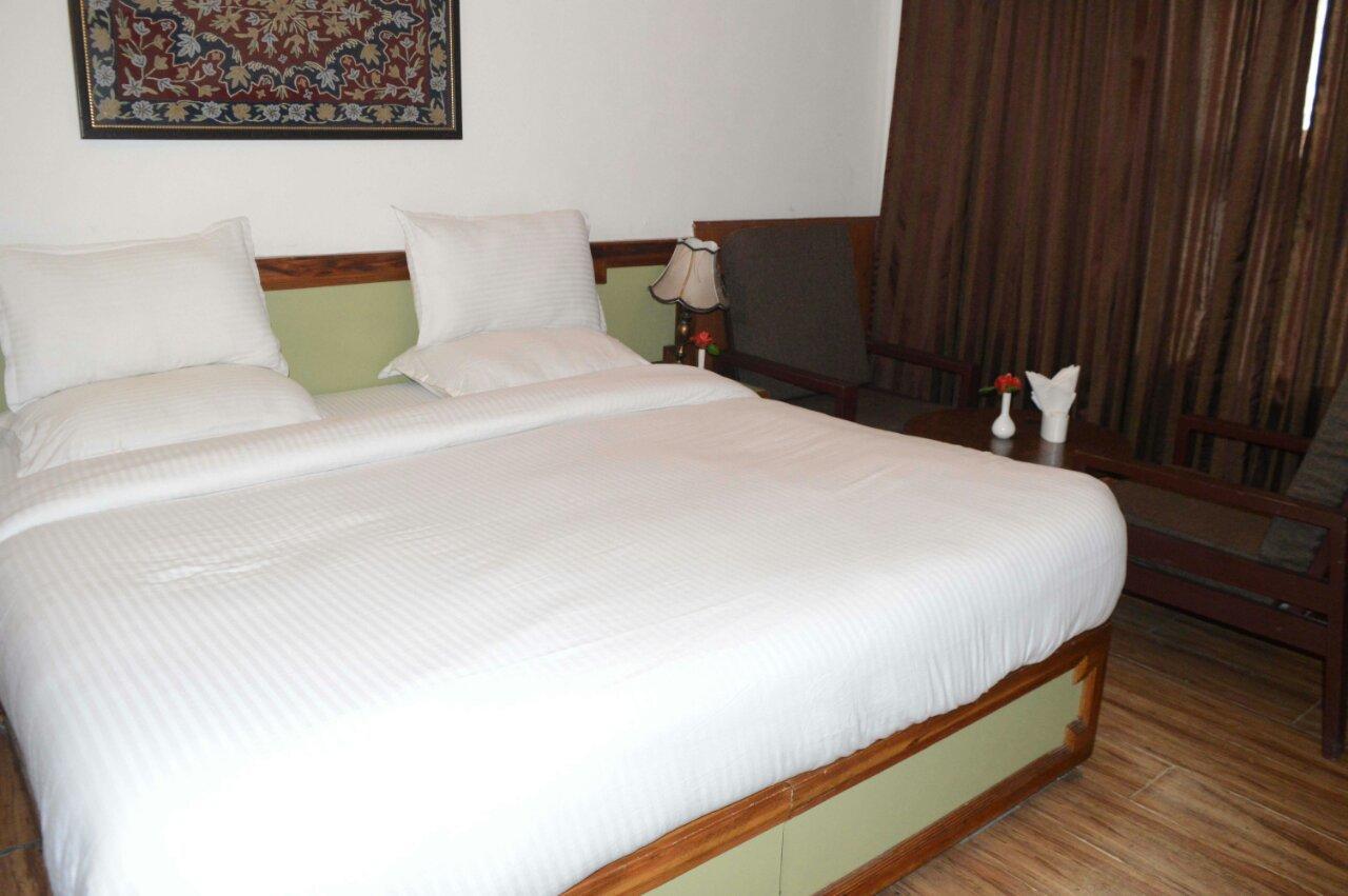 Srīnagar Standard Hotel And Resturant מראה חיצוני תמונה